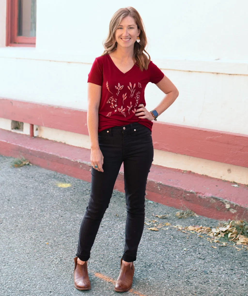 FLORAL v-neck tee in Burgundy