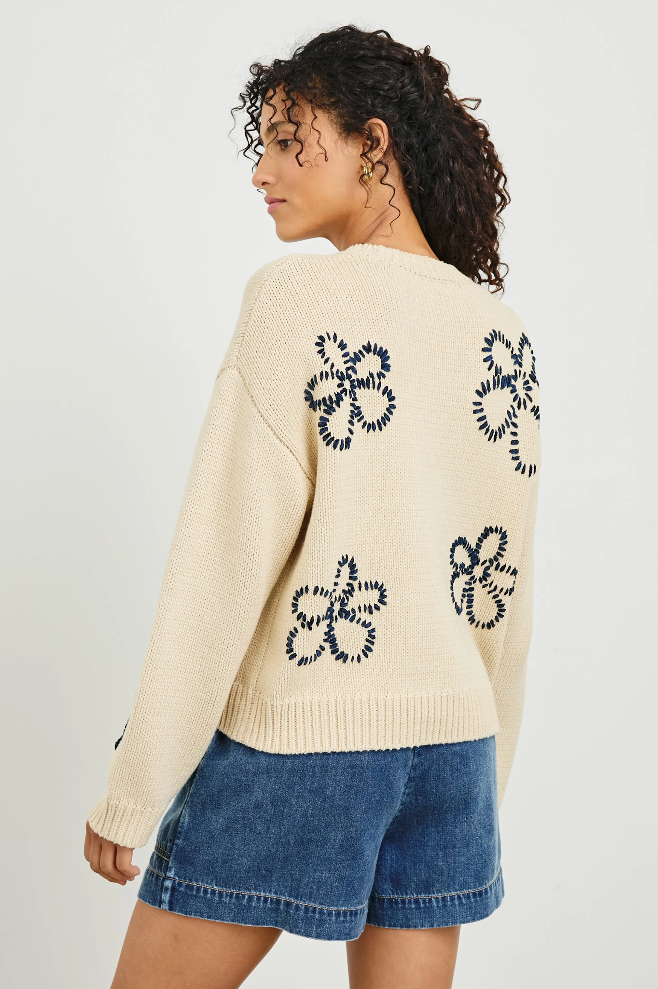 ZOEY SWEATER - IVORY NAVY STITCHED DAISIES