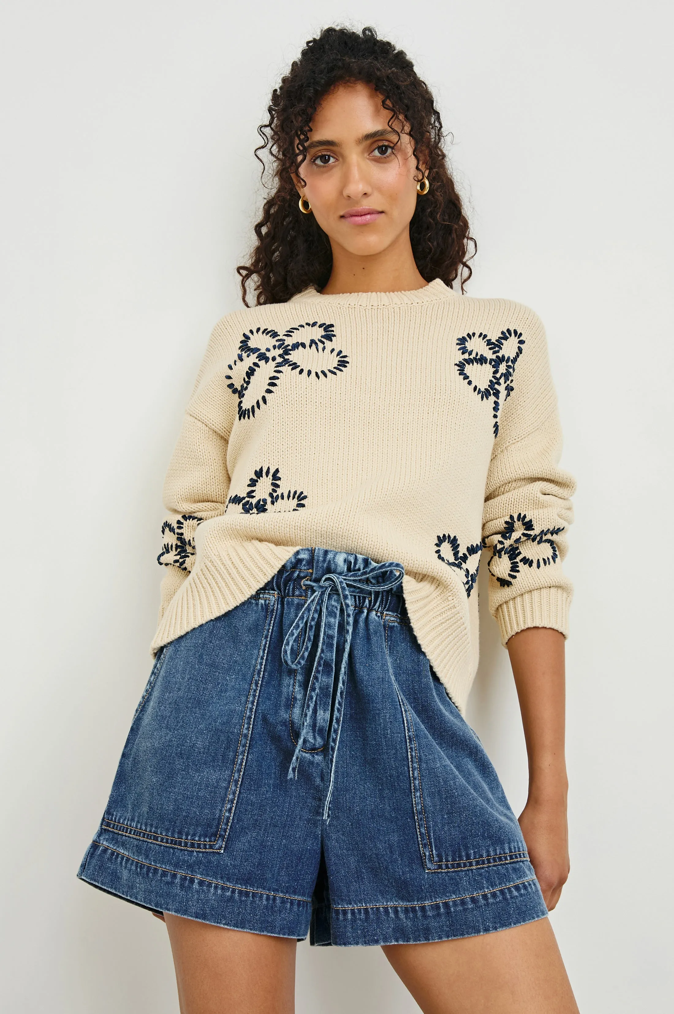 ZOEY SWEATER - IVORY NAVY STITCHED DAISIES