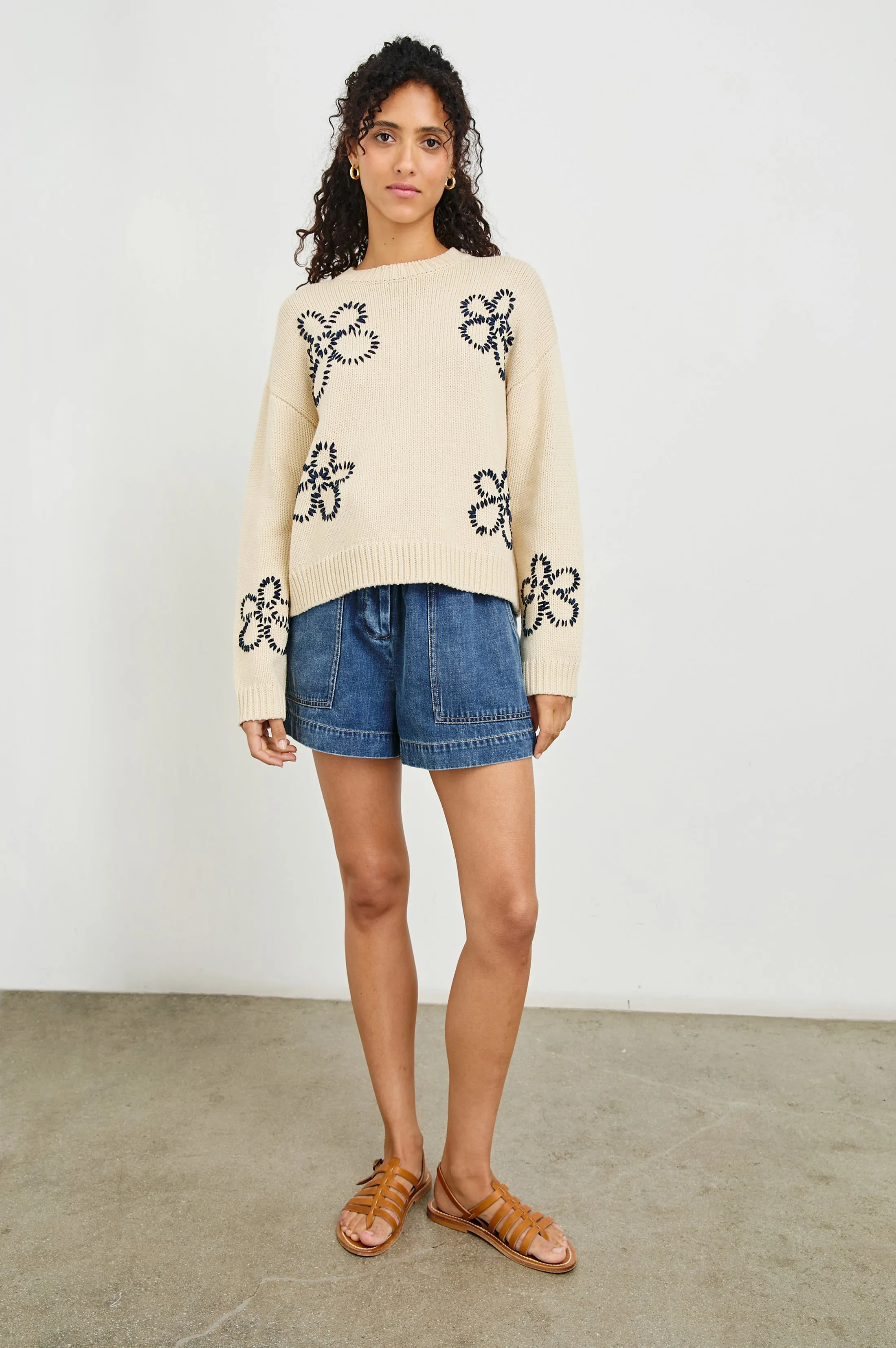 ZOEY SWEATER - IVORY NAVY STITCHED DAISIES